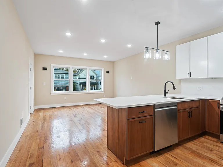 277 Pearsall Ave — Photo 3