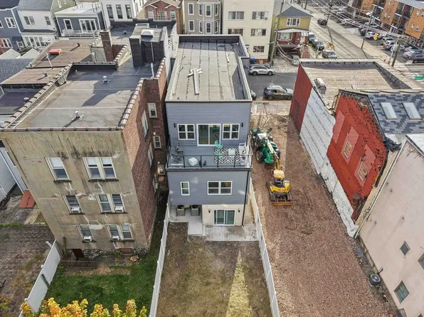 78 Beacon Avenue image 39 of 43