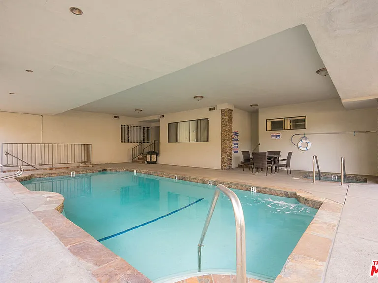 430 N Maple Dr #203 — Photo 34