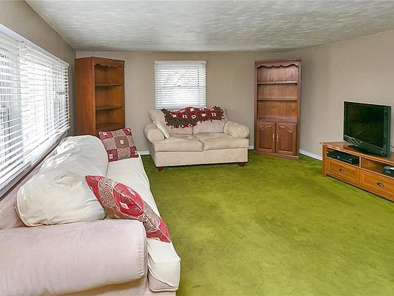Large Living room for entertaining.