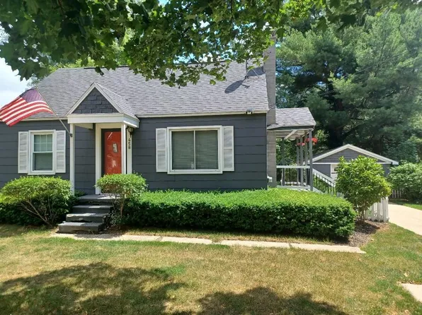 458 Park St, Wayland, MI 49348
