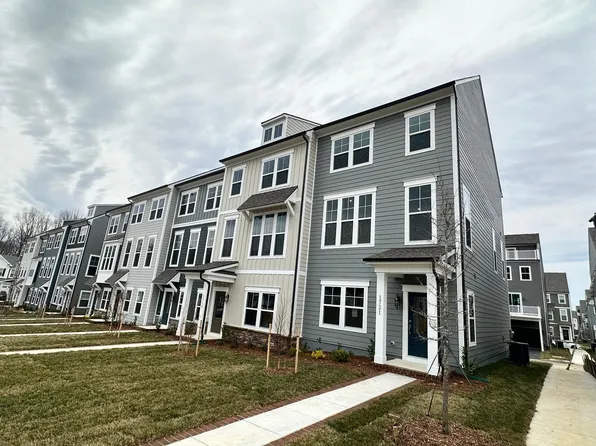 1721 Autumn Maple Leaf Dr, Dumfries, VA 22026