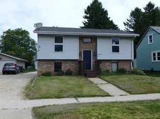 2732 11th St, Two Rivers, WI 54241