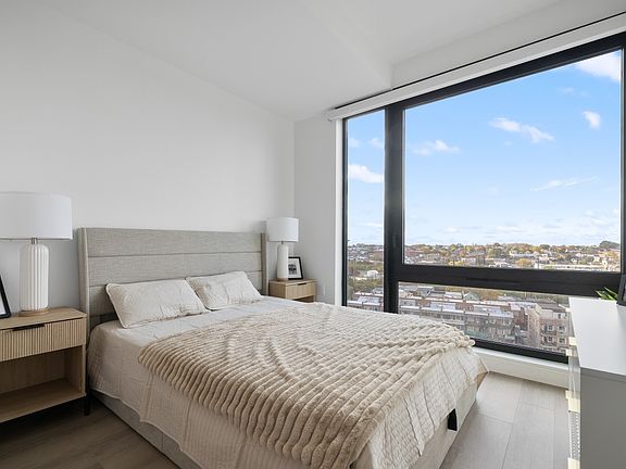 3rd image of 72-01 Queens Blvd #601