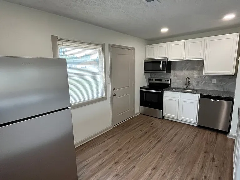2083 Penrose Dr — Photo 6
