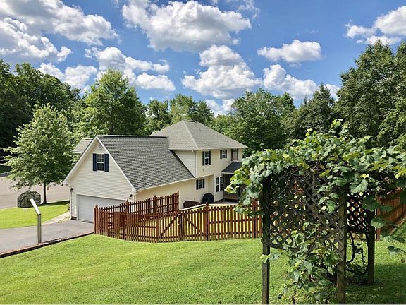 3rd image of 115 Oak Forest Dr