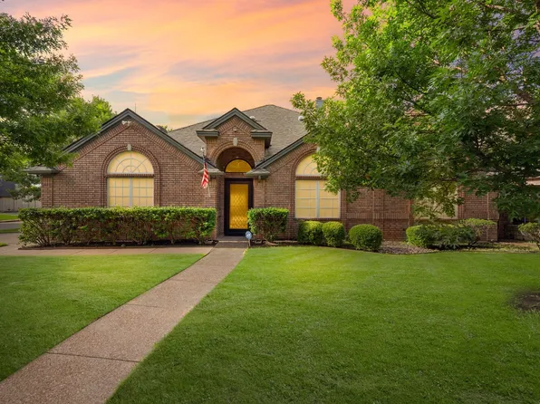 1617 Oak Creek Dr, Hurst, TX 76054