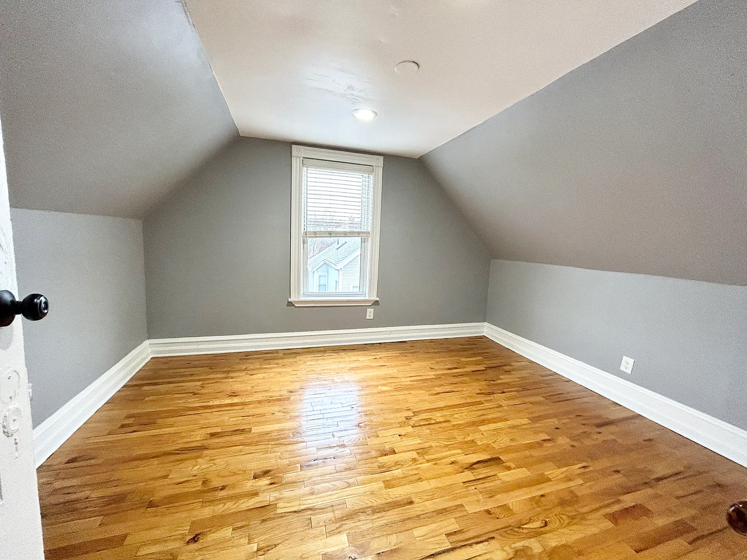 4 bed, 1350 sqft, $3,500 — Photo 4