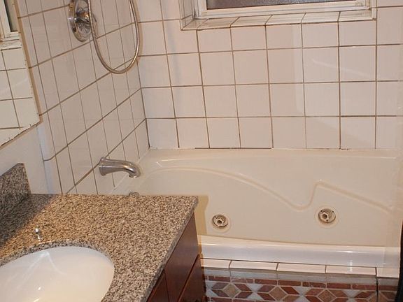 4th image of 4449 Pershing Ave Floor 1