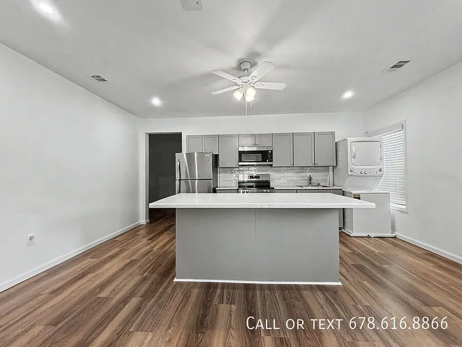 Spacious Lower-Level Apartment | Utilities Included | Private Entrance — Photo 3