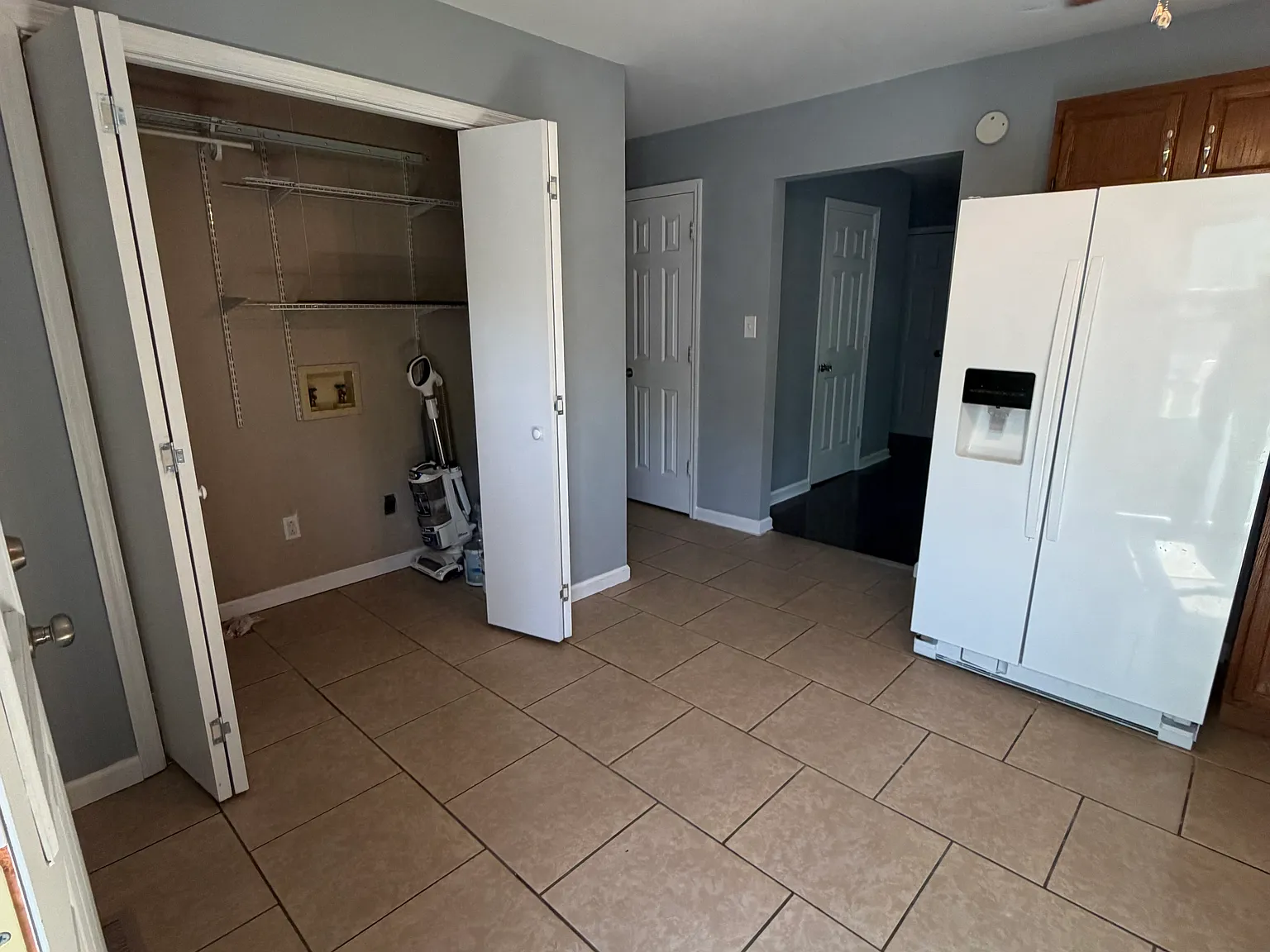 3 bed, 1056 sqft, $2,000 — Photo 2