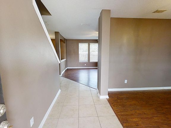 3rd image of 15695 Lexington Park Blvd