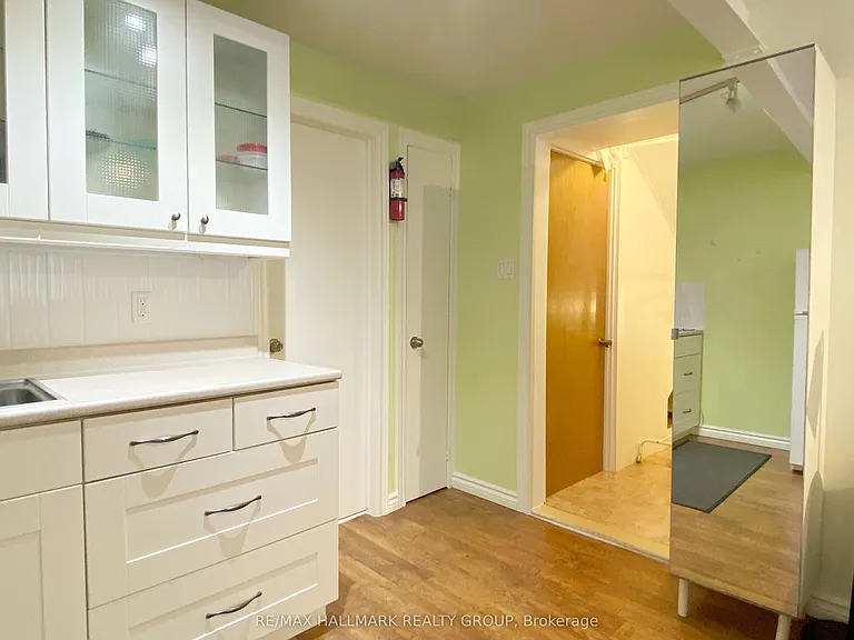 668 Morin St #B — Photo 15