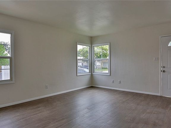 5th image of 2645 Leroy St