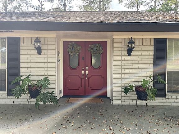 3rd image of 1605 Lindenwood Dr