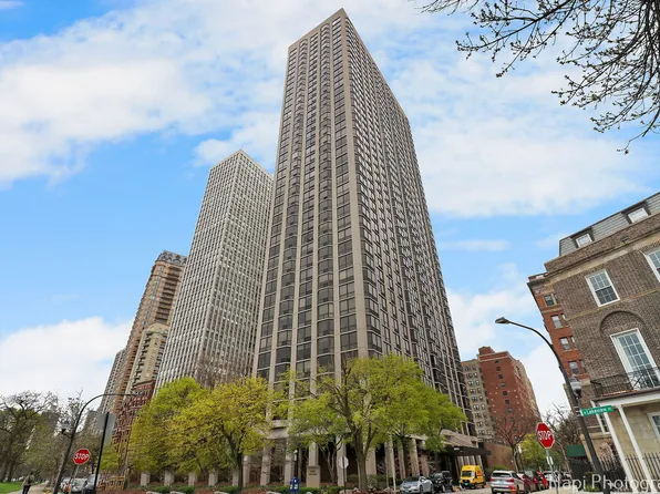 2650 N Lakeview Ave APT 2605, Chicago, IL 60614