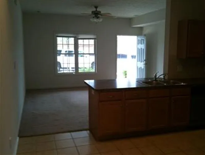 2 bed, 2.5 bath, 1135 sqft, $1,150 — Photo 3