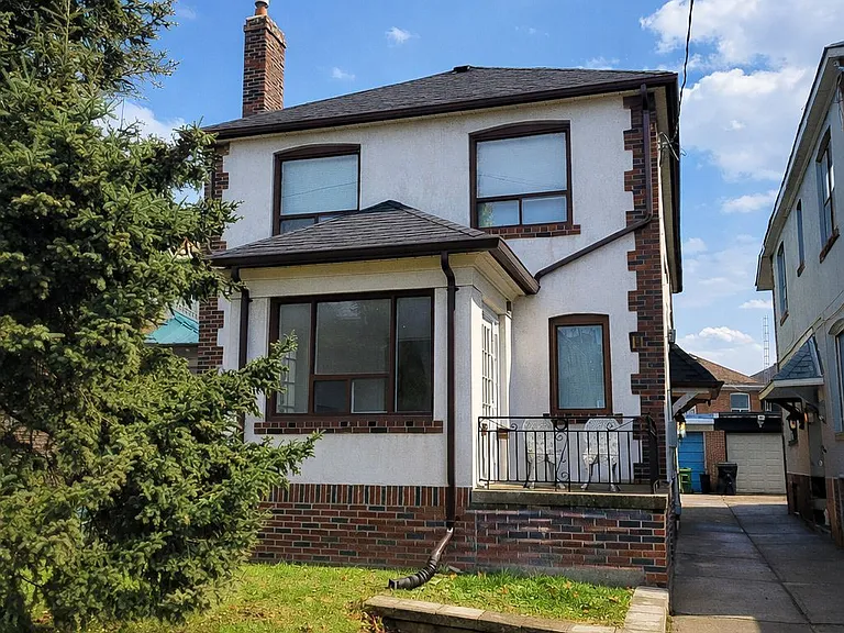 11 Rusholme Dr #LOWER — Photo 1