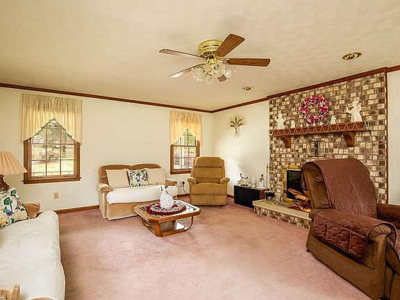3rd image of 423 Walnut Grove Rd
