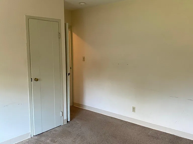 11 Stoneleigh Ave #2 — Photo 11
