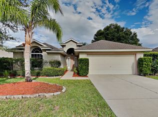 4521 Treasure Cay Rd, Tavares, FL 32778