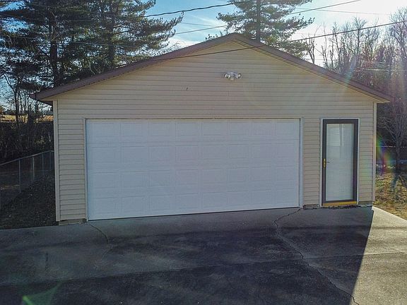 5th image of 215 Seminole Dr