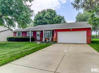 65 Michele Dr, Pawnee, IL 62558
