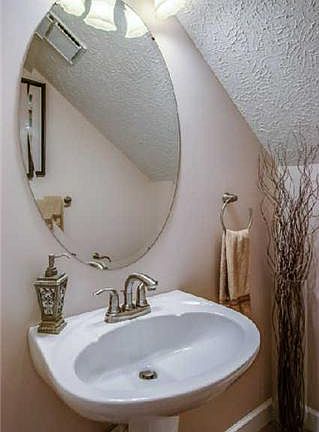 3rd image of 807 Indian Park Dr