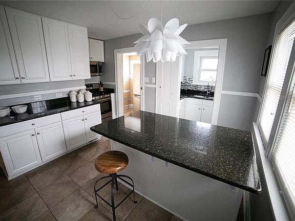 4th image of 10519 S Highland Ave