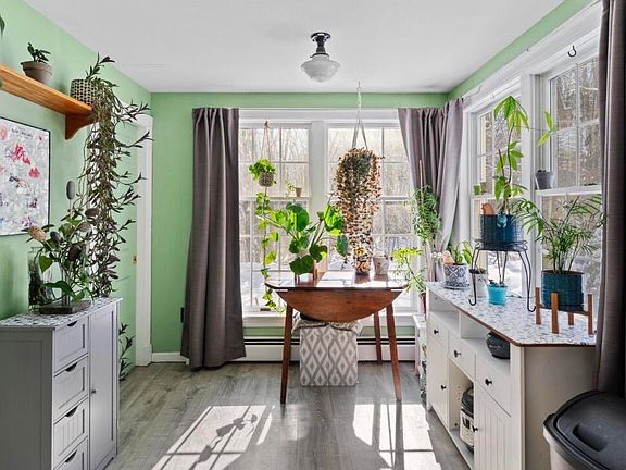 4th image of 52 Colley Hill Road