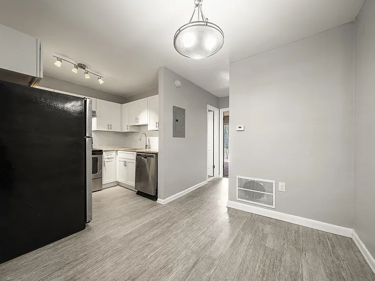 Georgian Oaks Apartments 2 — Photo 7