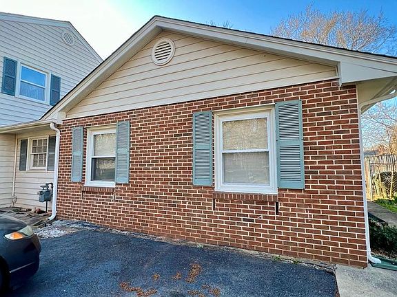 3rd image of 4318 Majestic Ln