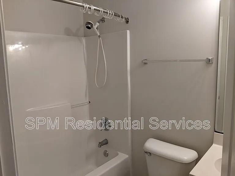 514 Foxwood Ln — Photo 11