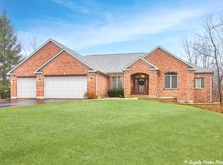 7215 Edgewood Ct, Spring Grove, IL 60081