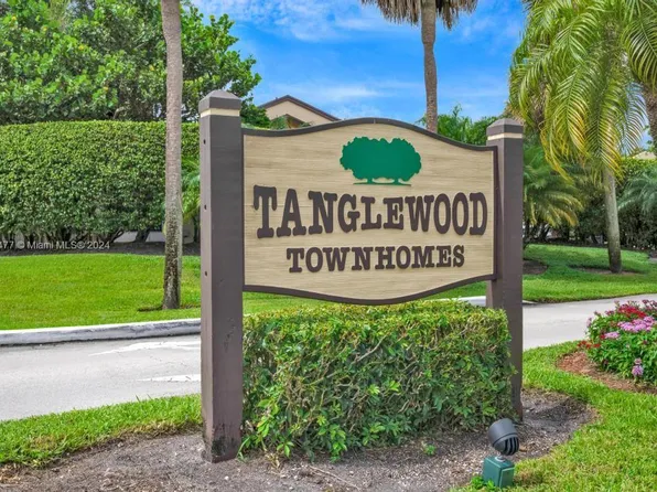 211 SW 97th Ave, Pembroke Pines, FL 33025