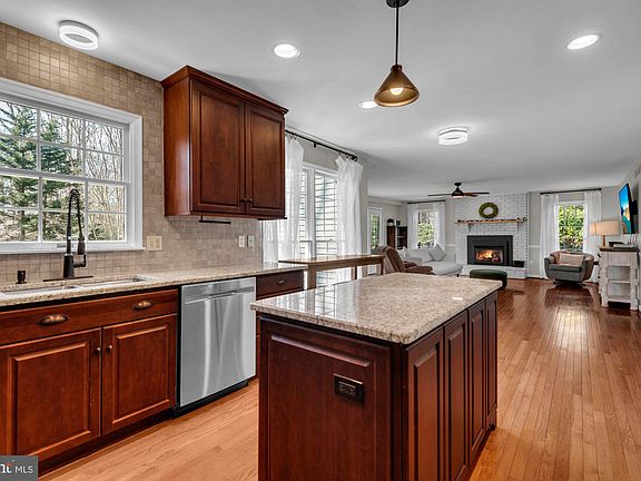 5th image of 8396 Quailwood Ln