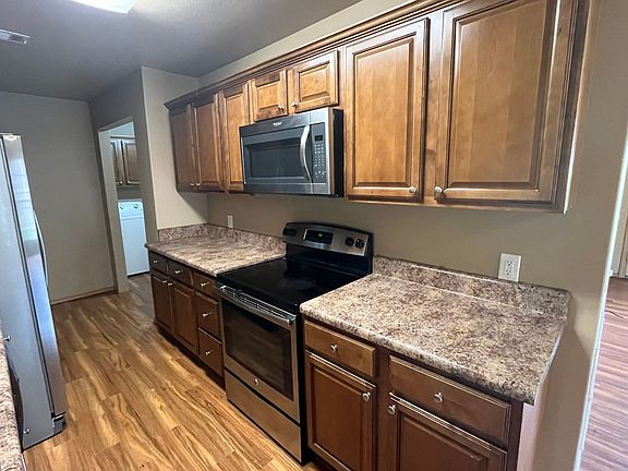 5th image of 808 W 13th St