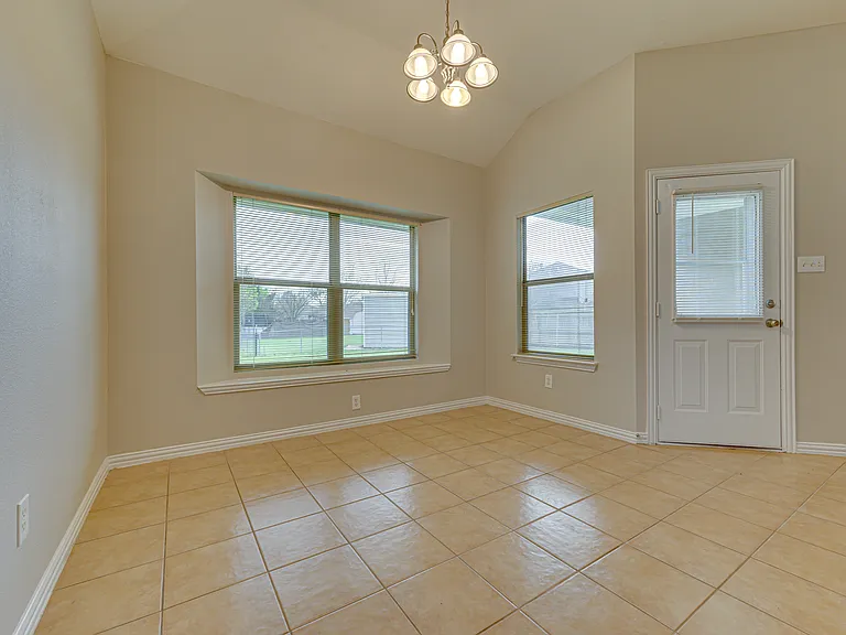 102 Paloma Cir — Photo 10