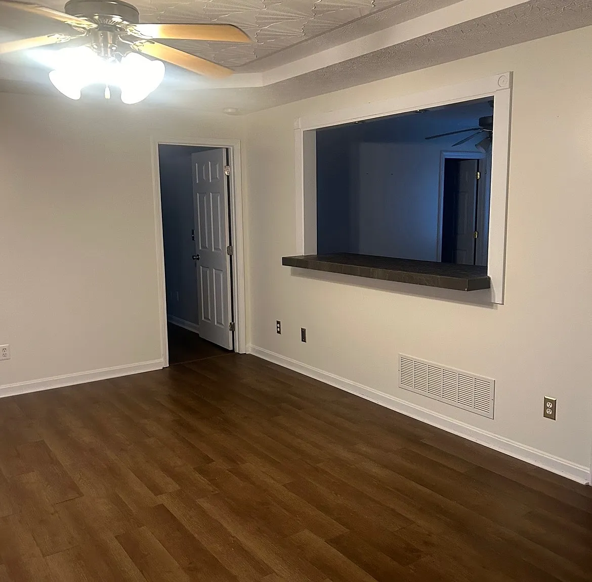 3 bed, 1350 sqft, $2,050 — Photo 2