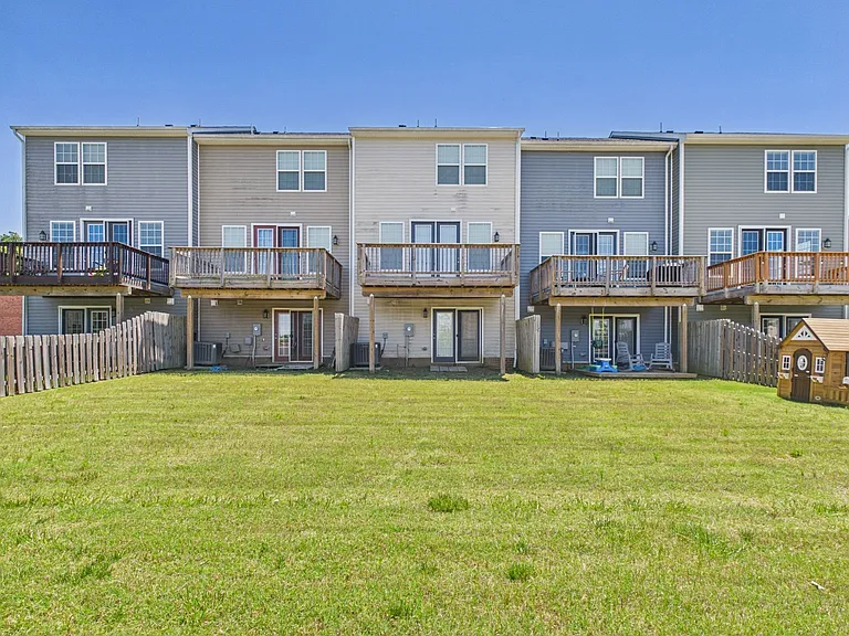 1405 Kerr Dr — Photo 43