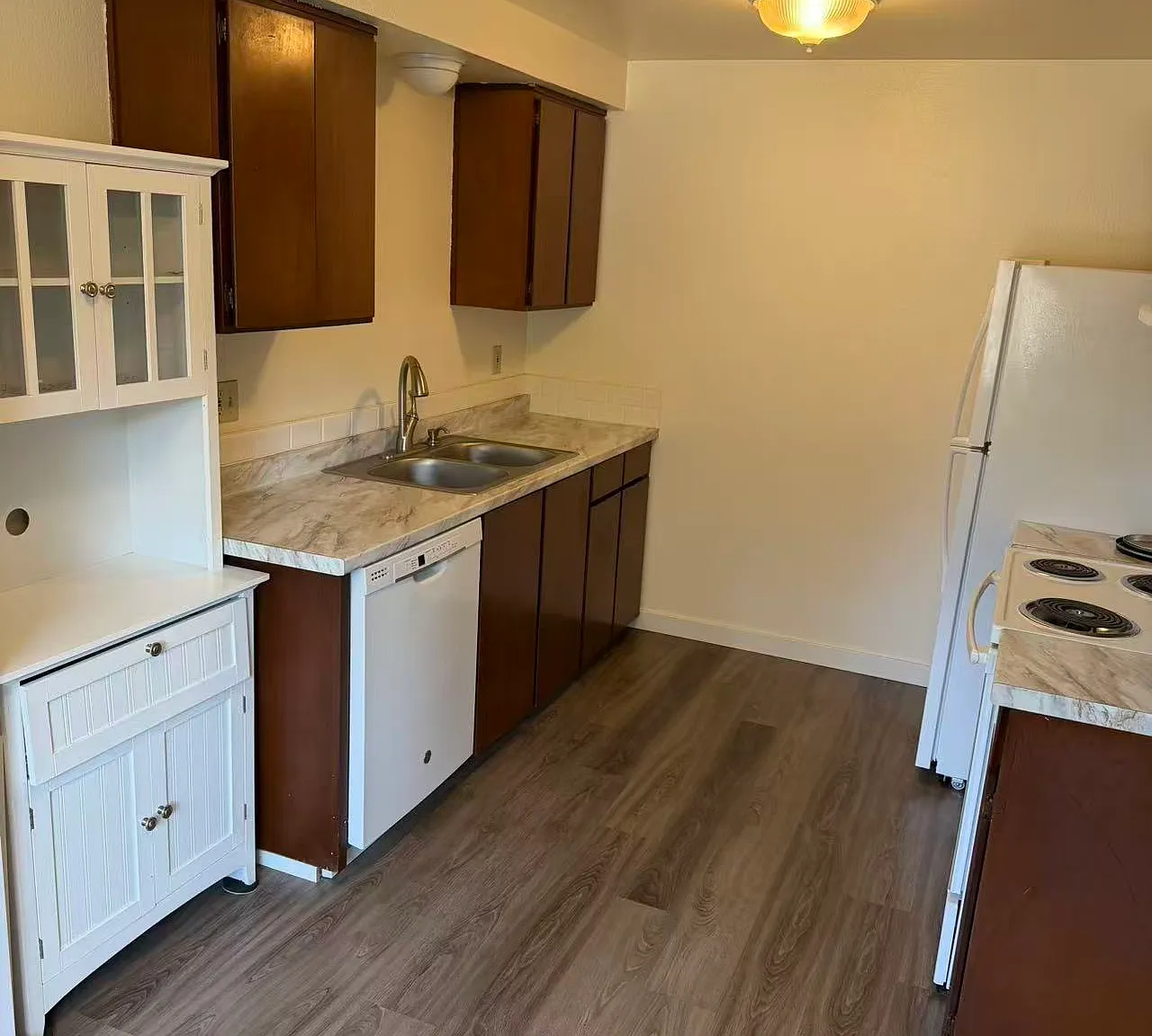 2 bed, 1060 sqft, $1,595 — Photo 3