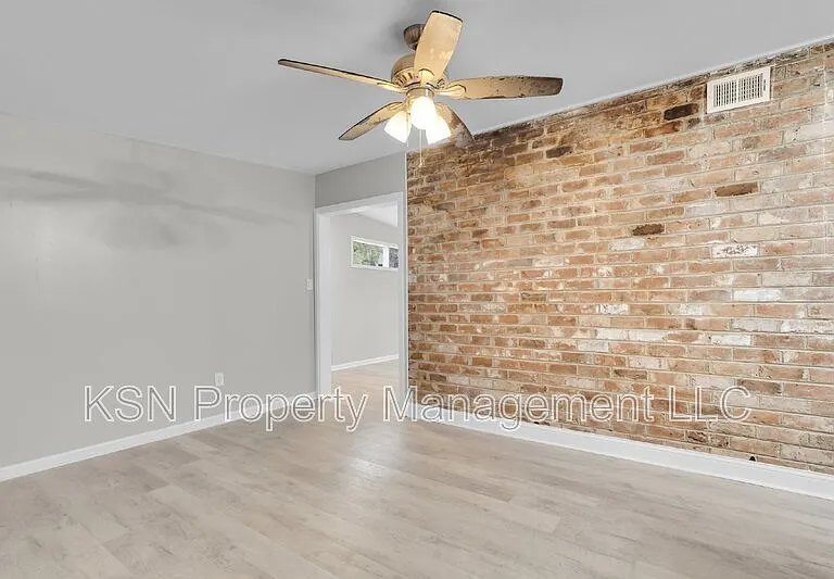 117 Windsor Rd — Photo 34