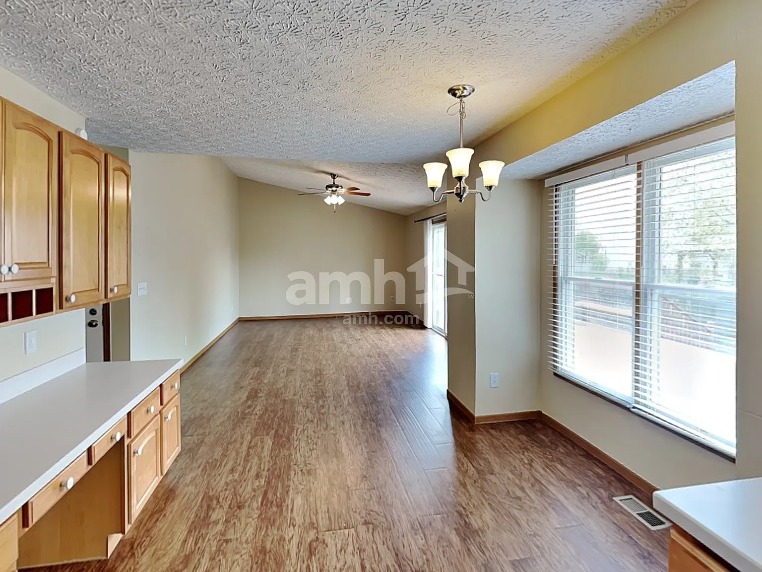3 bed, 2.5 bath, 1630 sqft, $2,295 — Photo 4