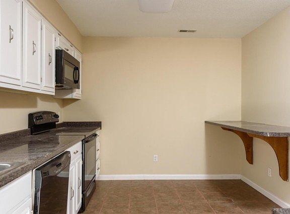 4th image of 1278 Leaside Ln