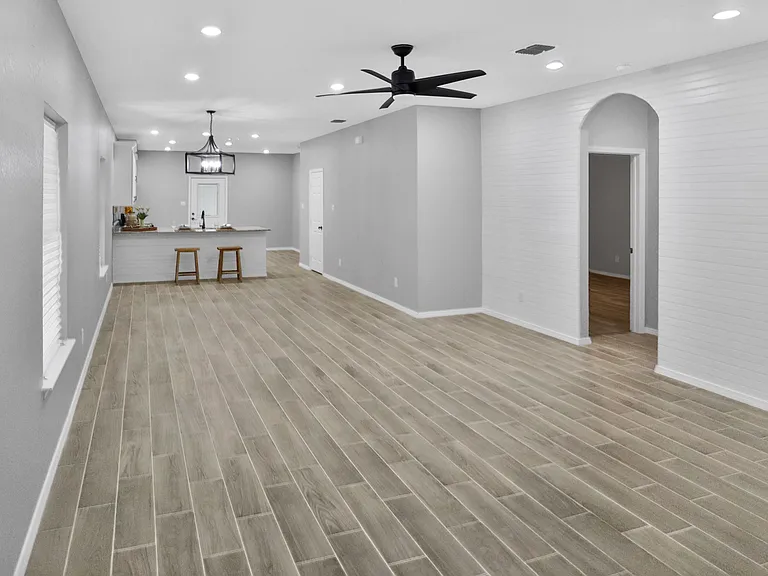 1416 Skyline Hls — Photo 4