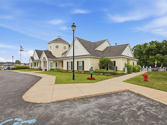 4th image of 16206 Lancaster Way