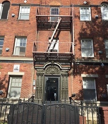 2nd image of 205 N Kenmore Ave