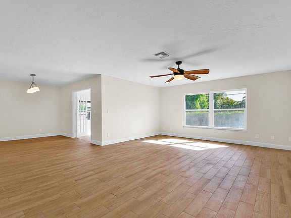 3rd image of 130 15th Ave