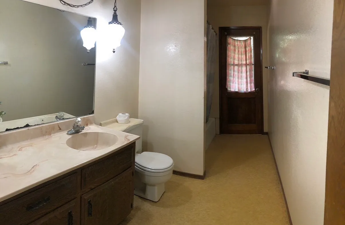 5 bed, 1643 sqft, $750 — Photo 1