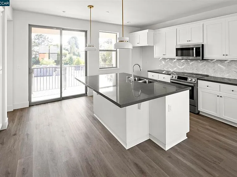 2802 Chattleton Ln — Photo 34